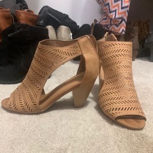 Gorgeous tan peep toe sandals